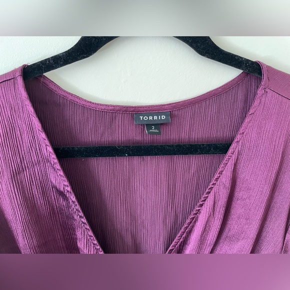 Torrid Peplum Satin V-Neck Blouse - Picture 7 of 7